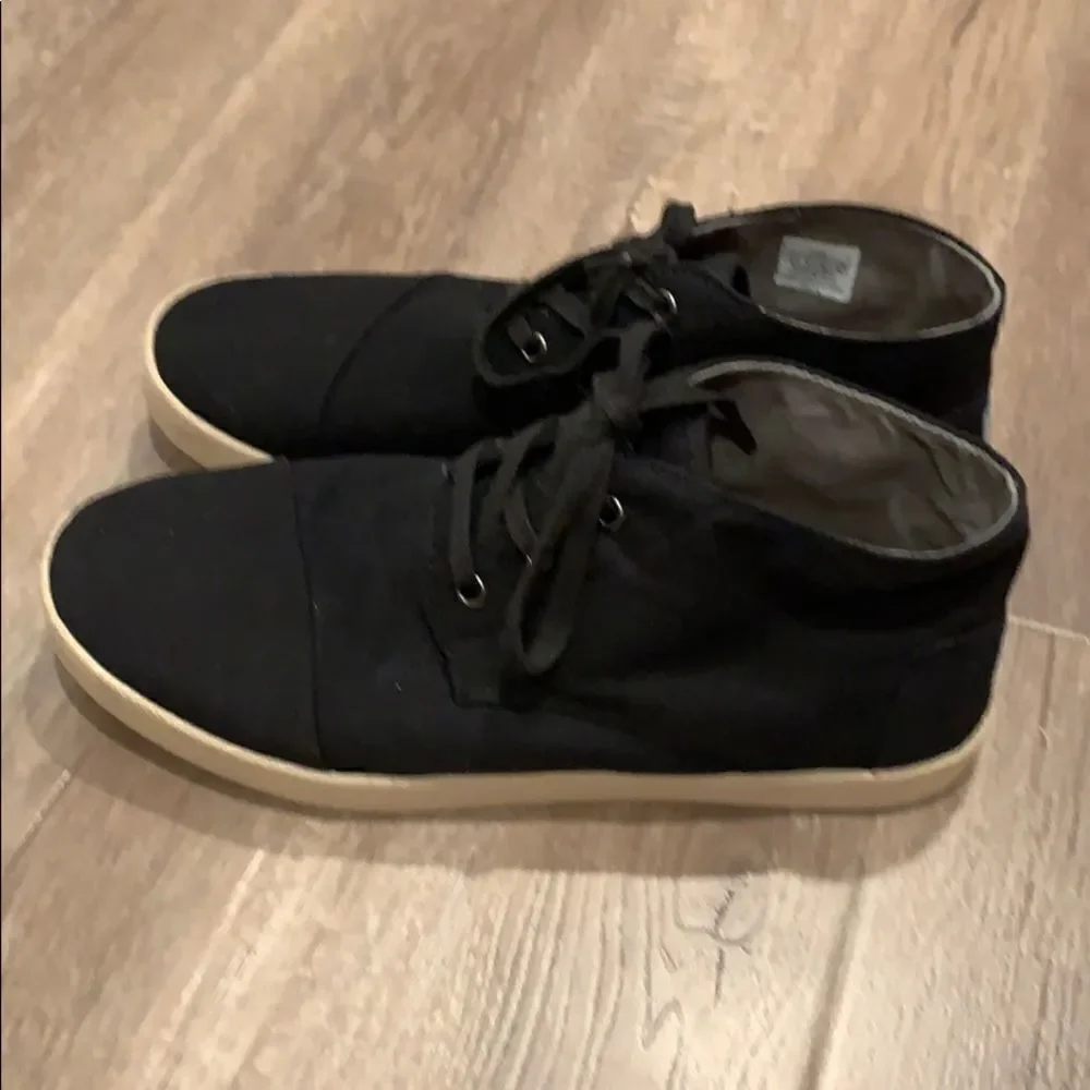🎉last deal 🎉Men’s Toms shoes 👟